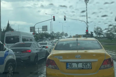 Bursa’da yoğun yağış trafiğe kilit vurdu!