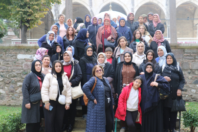 Kulalı kadınlar adım adım Manisa'yı gezdi